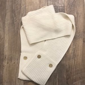 Tommy Hilfiger knit scarf